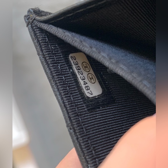 Authentic CHANEL So Black Reissue Compact Wallet Chevron Sheepskin - Picture 13 of 13